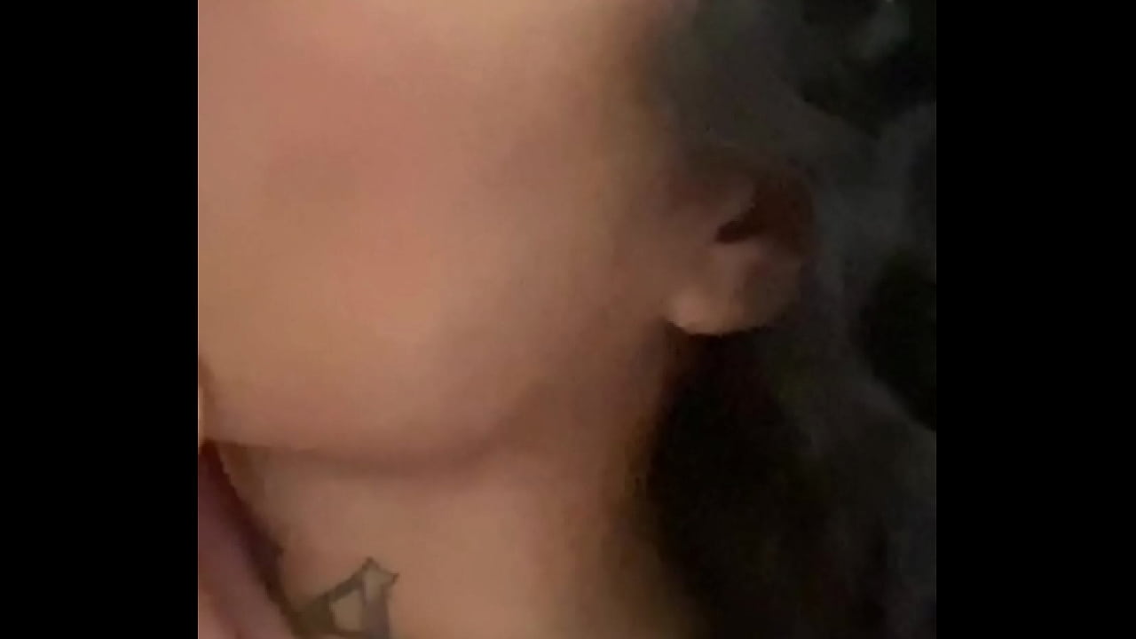 Pretinha Mika veio sentar pro neg&atilde;o bem gostoso