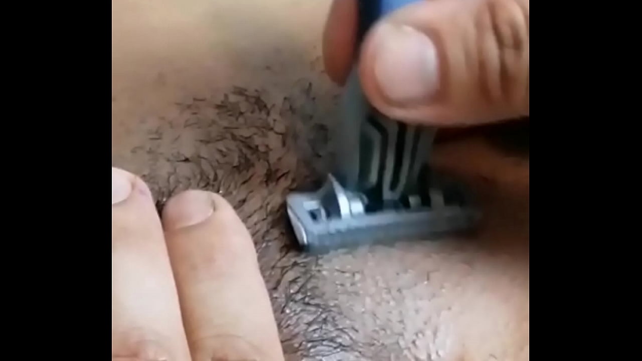 Hairy pussy.. Se masturba, la penetro y acabo en ella luego la depilo por completo ! Buscanos tambi&eacute;n: juanlatino4