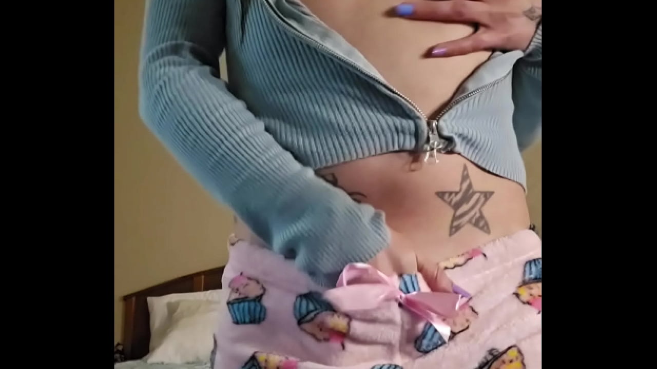 Adorable petite Emy Angel