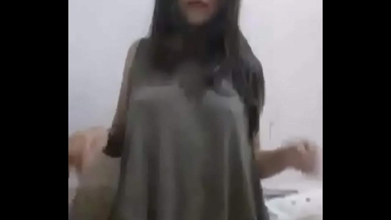 M&oacute;nica caliente