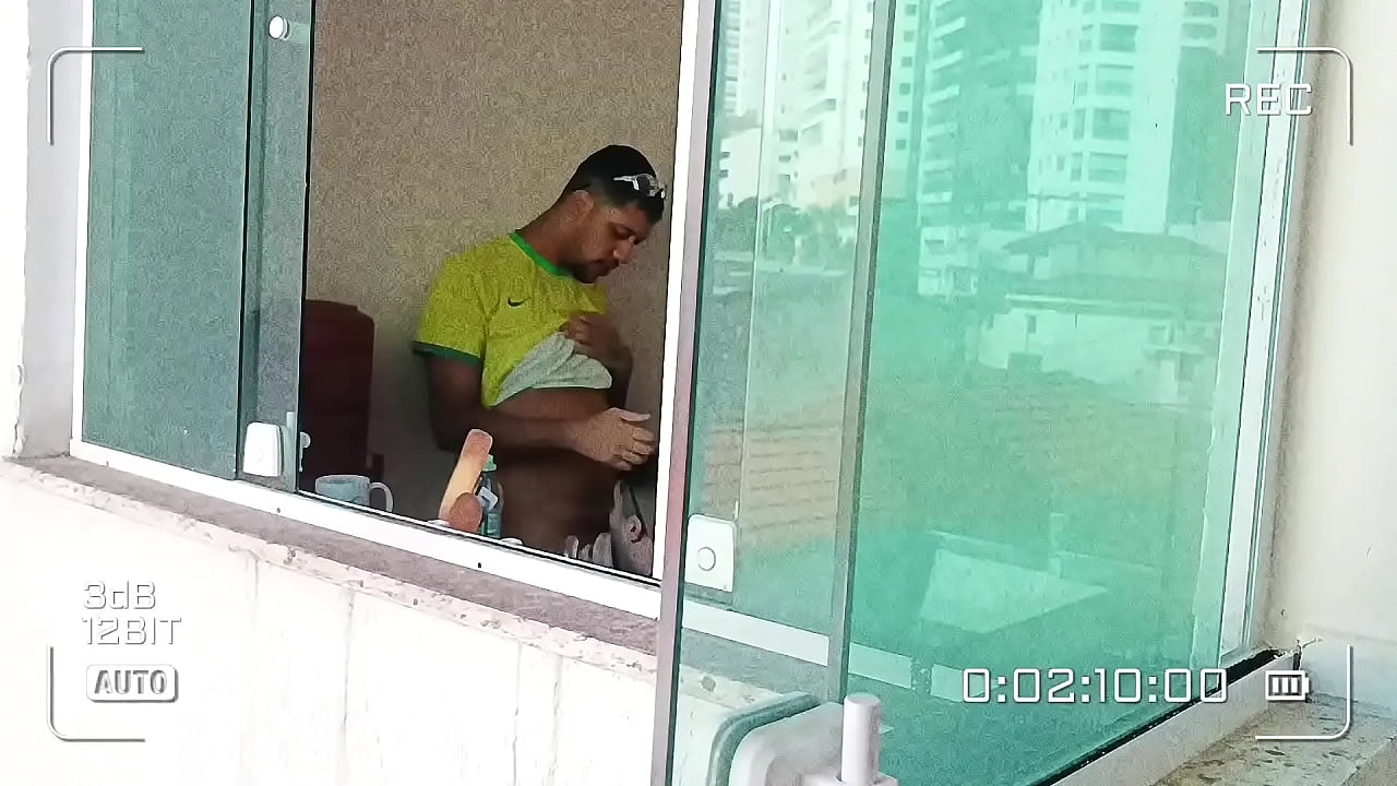 c&agrave;mera secreta me flagrou sendo fudido pelo marido da vizinha (COMPLETO NO RED)