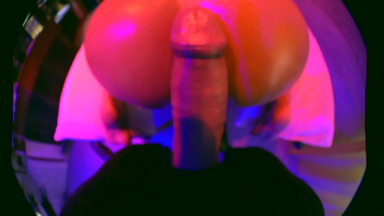 James can't resist the charms of his stepdaughter Sophia's ass