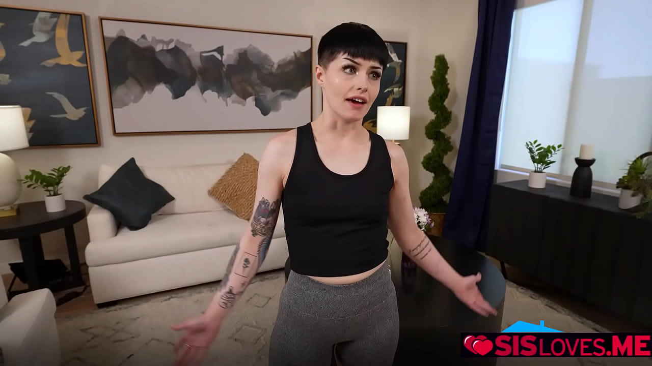 Stepbrother throws in some naughty tips so that Raee Ripley can entice the man of her dreams