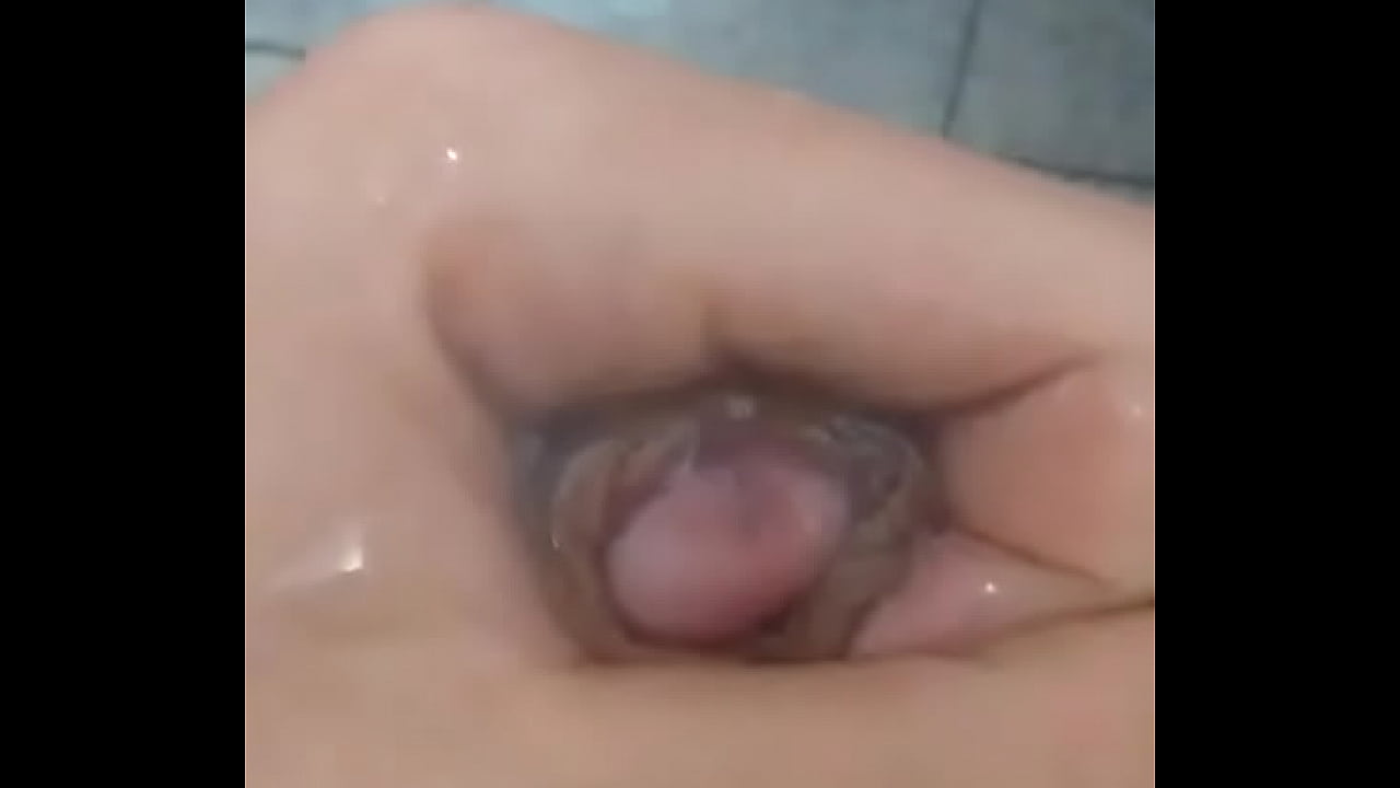 Boy novinho batendo uma pensando em mim