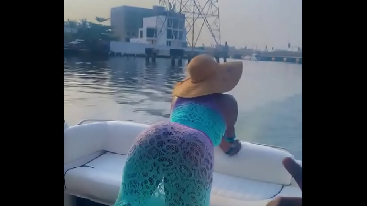 Getting horny while shaking my ass ?