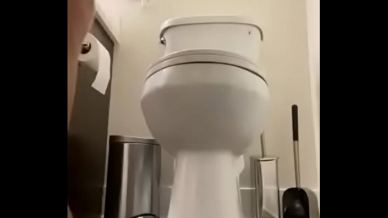 Brogan NYC safado abrindo o rab&atilde;o e mostrando o cuzinho, esse maluco &eacute; muito tesudo