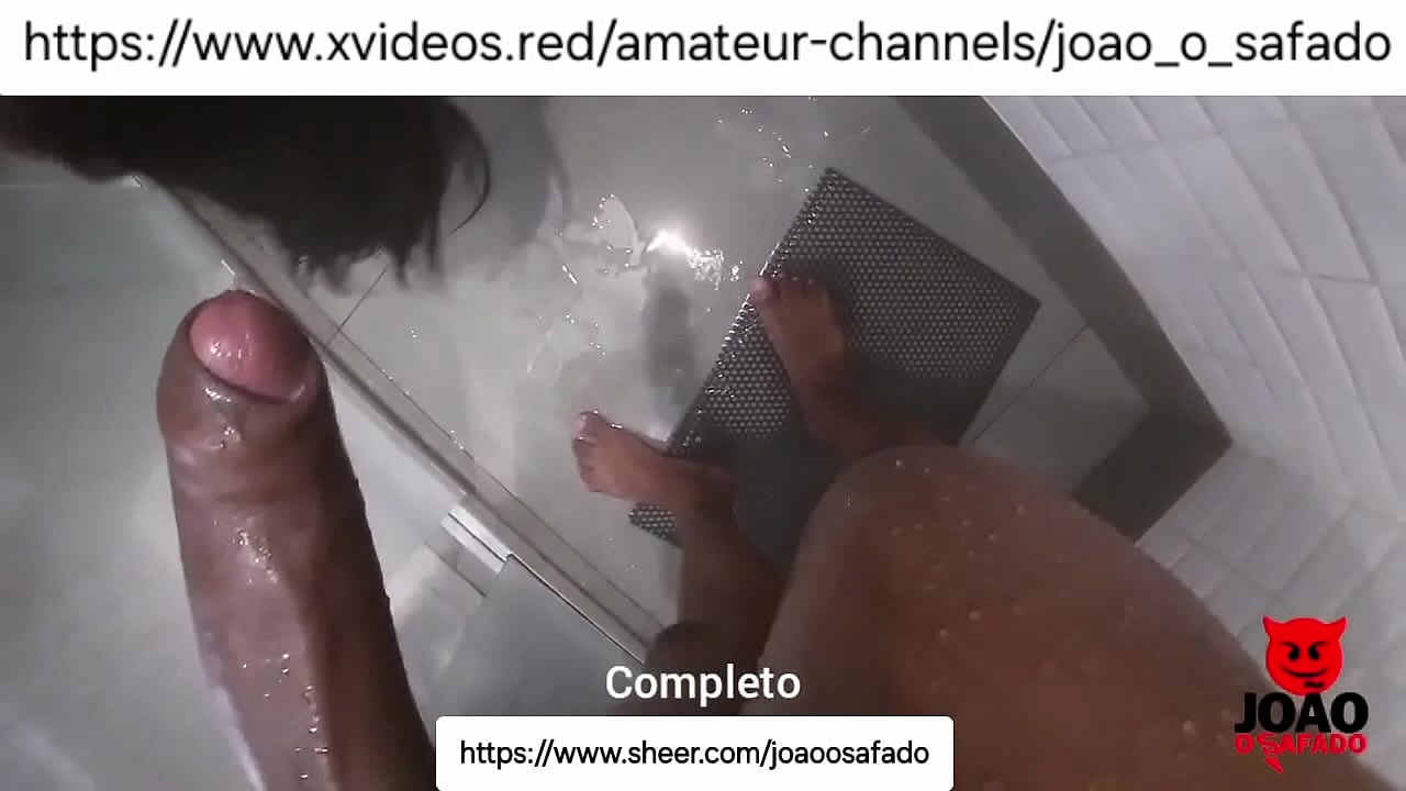 Morena rabuda transando no banheiro do hotel