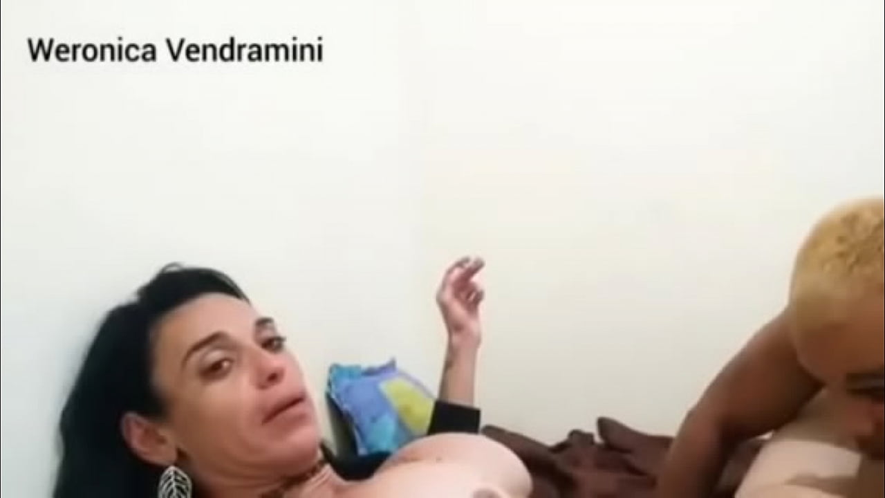 Travesty goza gostoso no cuzinho de paulinho