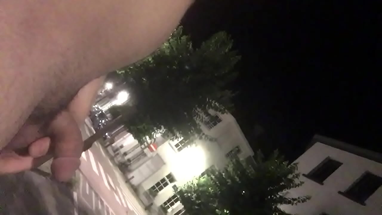 يلعب في ذبو