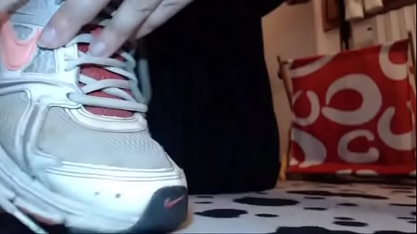 Vuoi annusare i miei piedi sudati dopo che sono stata in palestra per molte ore a sudare?