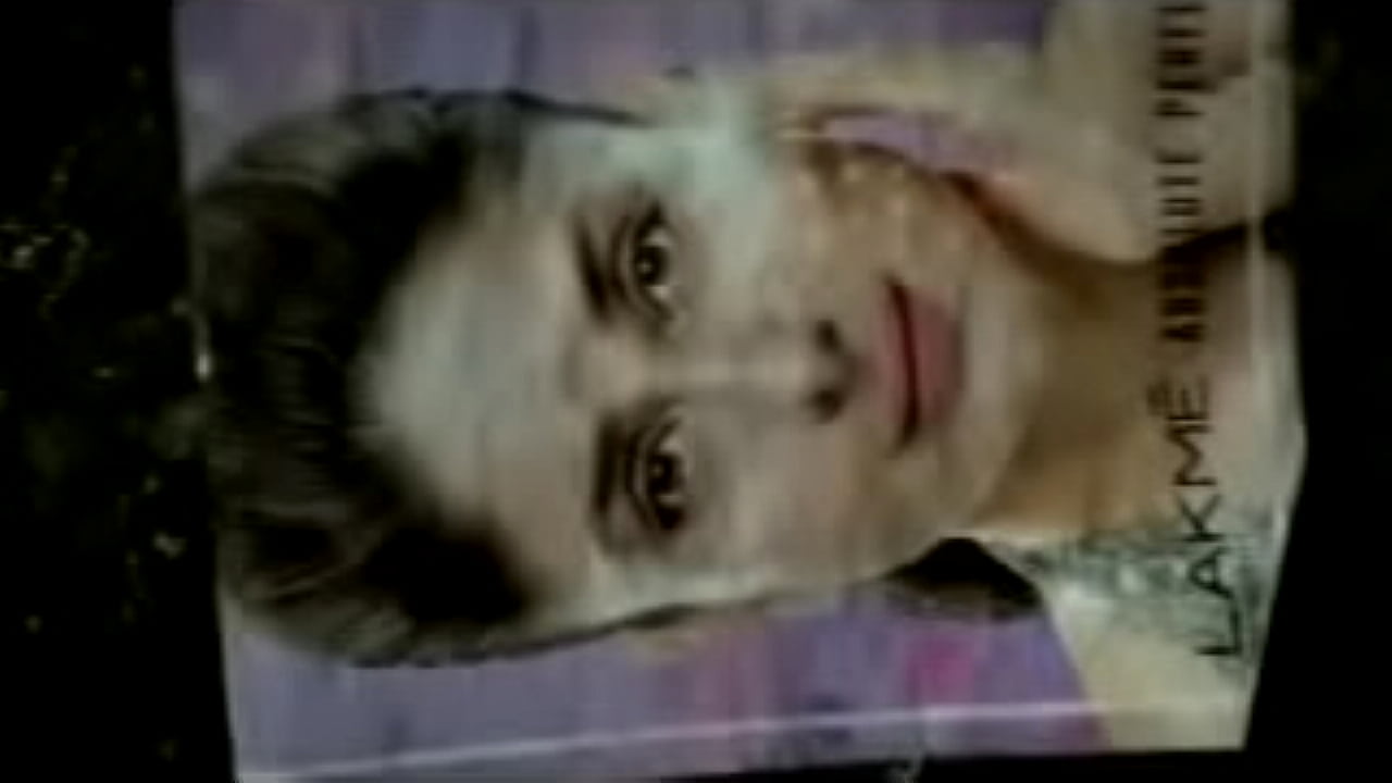 for the firt time piss tribute on bollywood bitchy actress slutty kareena