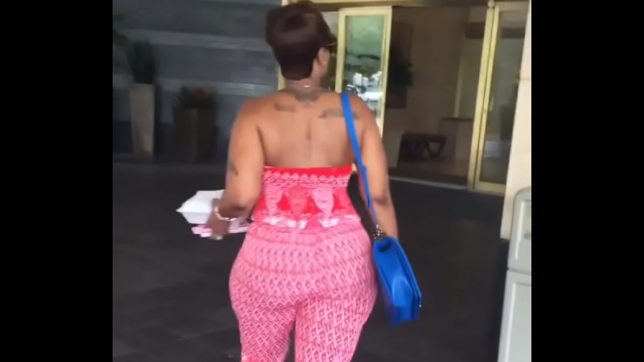 Nice Curved Black Ass Shaking