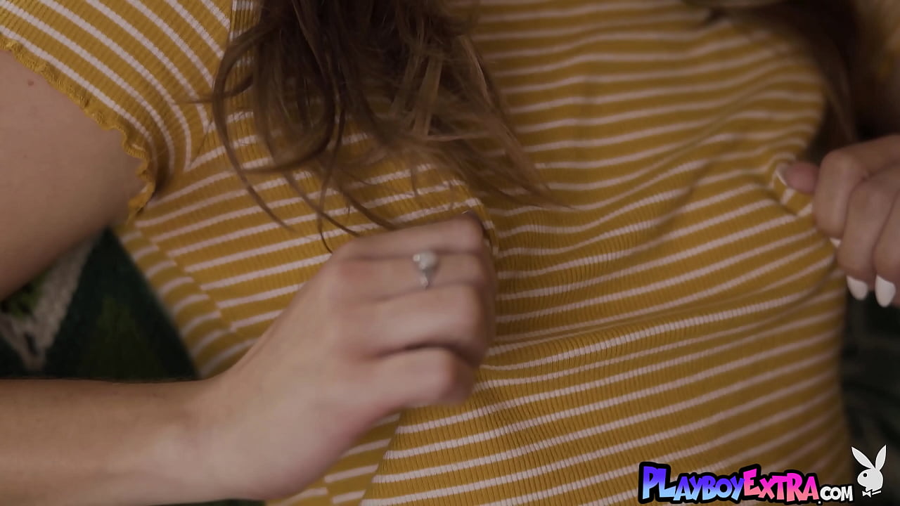 Bombastic babe introducing her bubble butt and hairy pussy