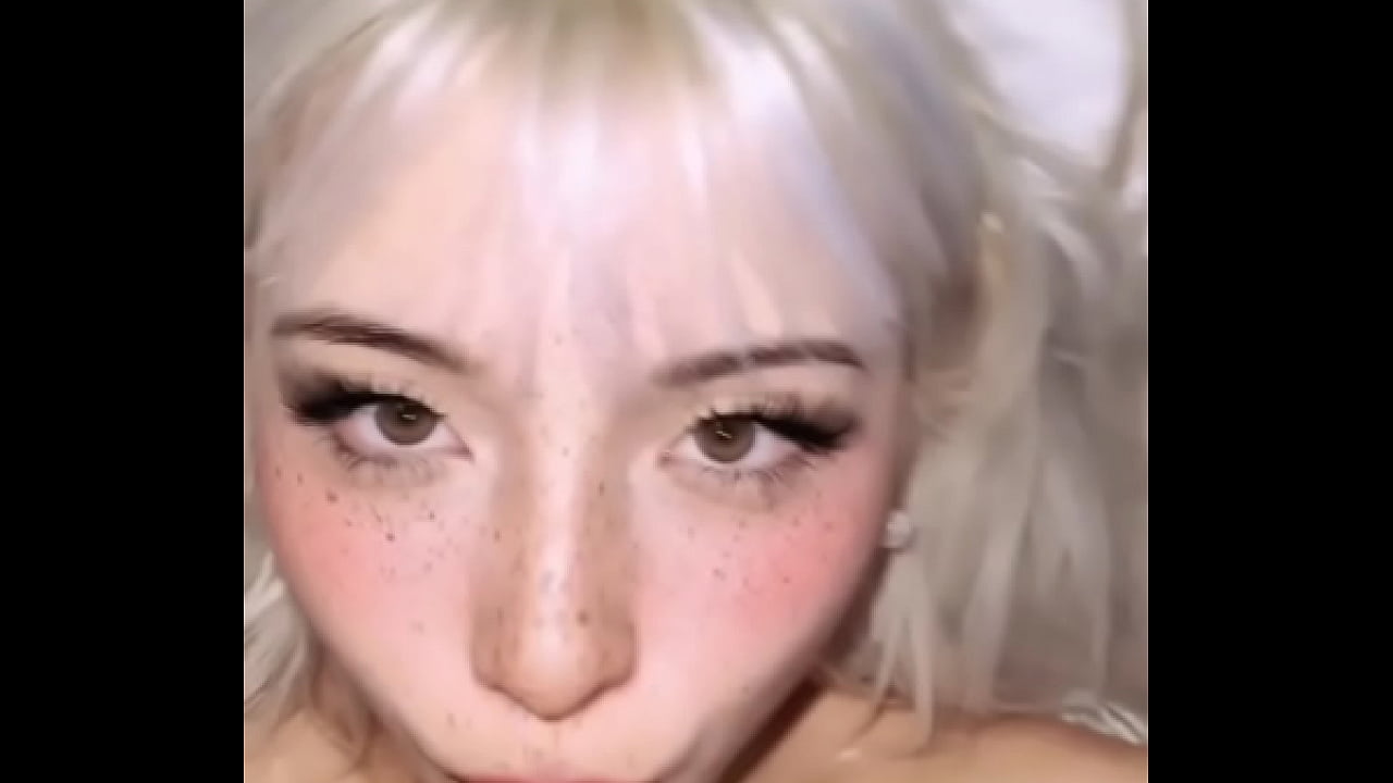 Influencer tiene sexo como puta con un desconocido