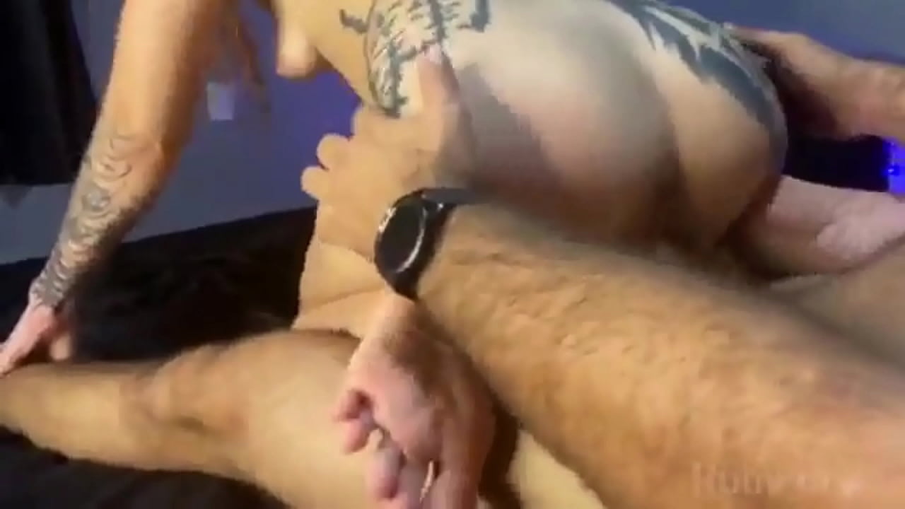 A puta gosta de apanhar e ficar de castigo, depois do castigo gozei na buceta dela!