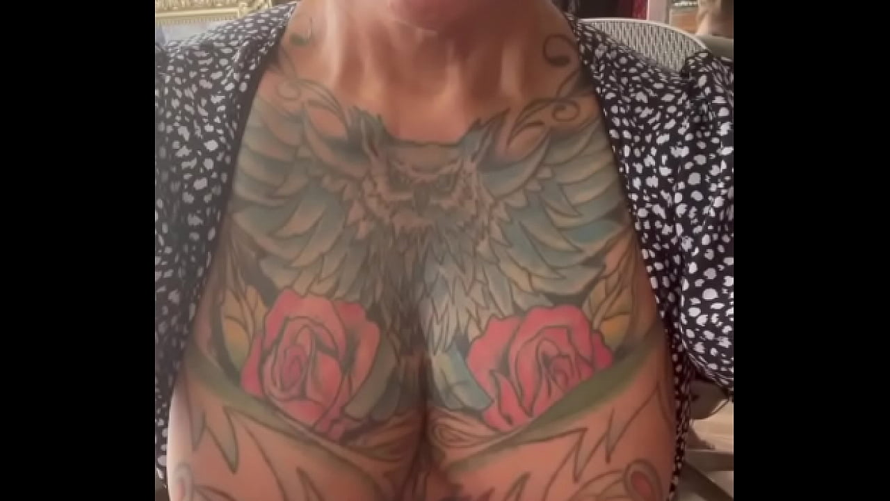 Muy sexi ense&ntilde;ando las  tetas Rachel torrres