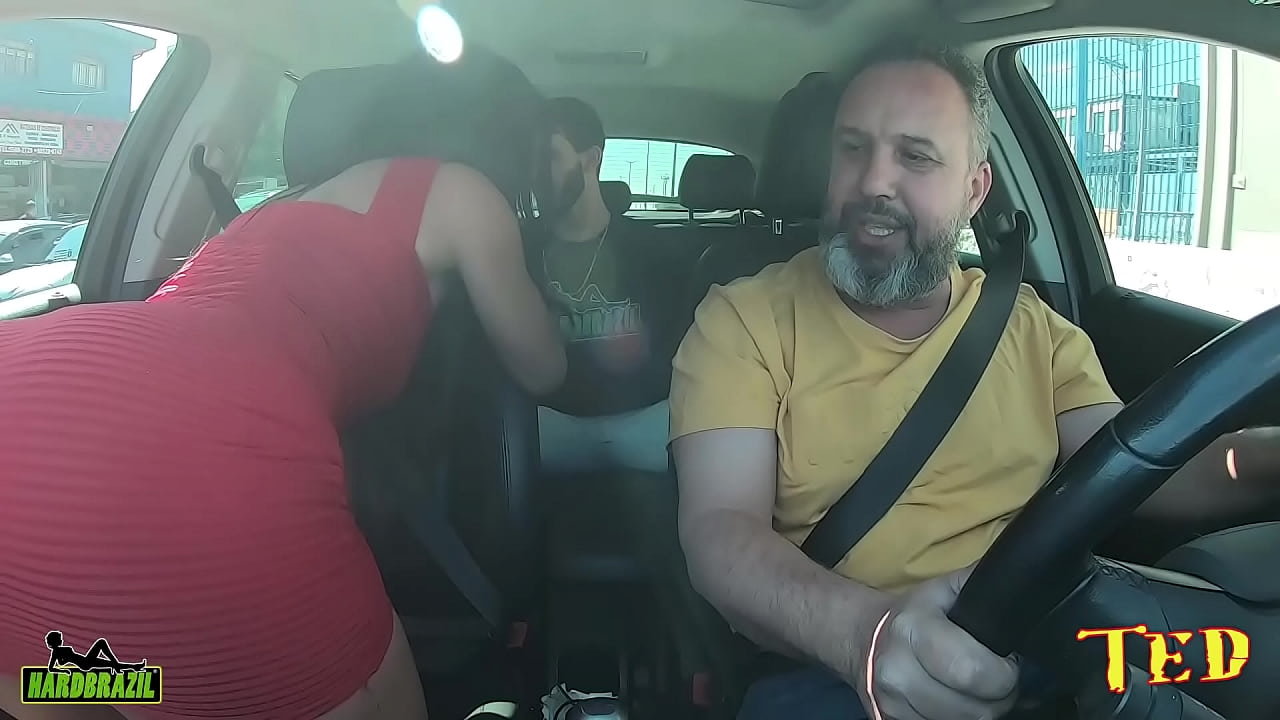 Casada pelada dentro do carro do Ted