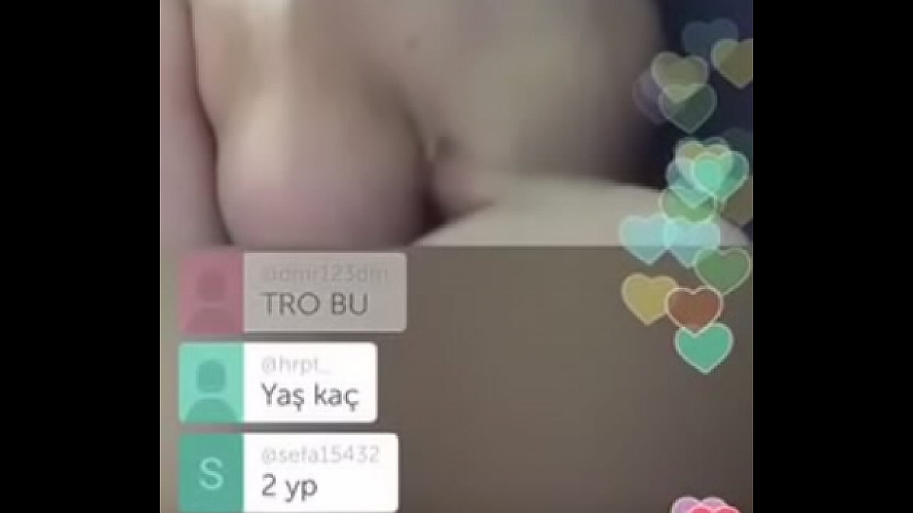 Acariciando suas belas tetas