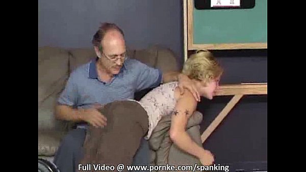 &iuml;&raquo;&iquest;Girl with glasses gets a better look at her red ass