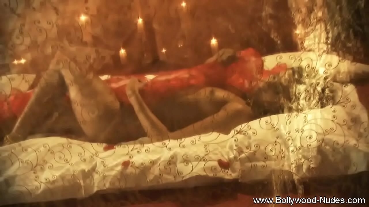 Sexy Desi Brunette Is So Pretty Nude