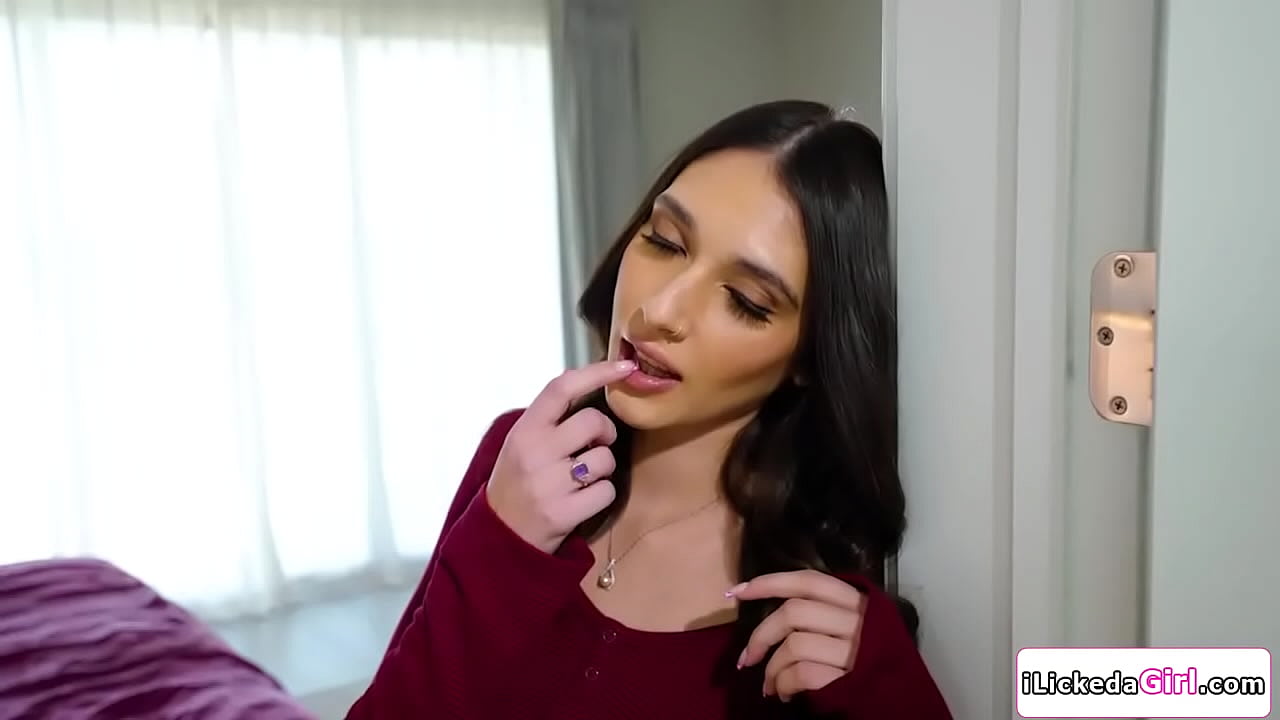 Big tits lesbian Aria Sloane gets horny seeing Hime Marie Dancing without panties. Hime drags her to bed, removes her panties then eats her out.