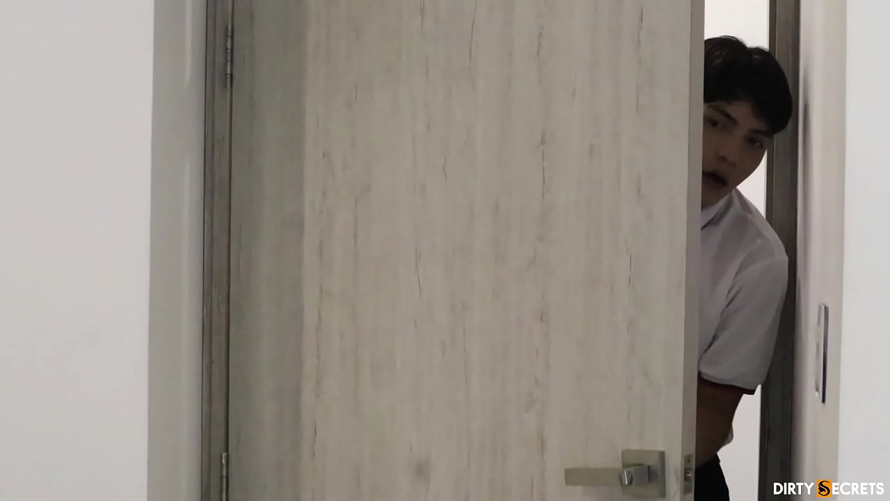 I MASTURBATE AND COME BY WATCHING MY STEPMOTHER GET FUCKED