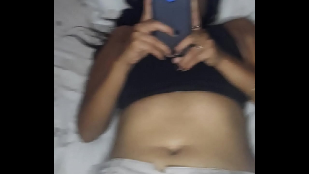 Madrastra caliente jovencita me encontr&eacute; el celular de la vecina