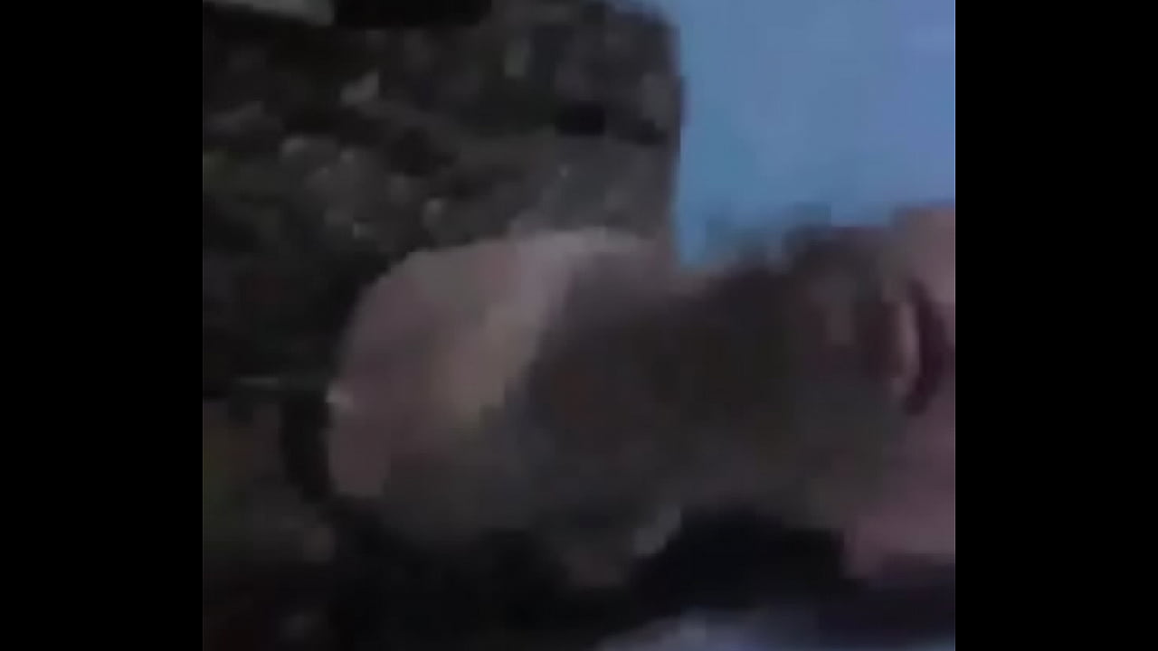 Mi amiga se toquetea y se moja