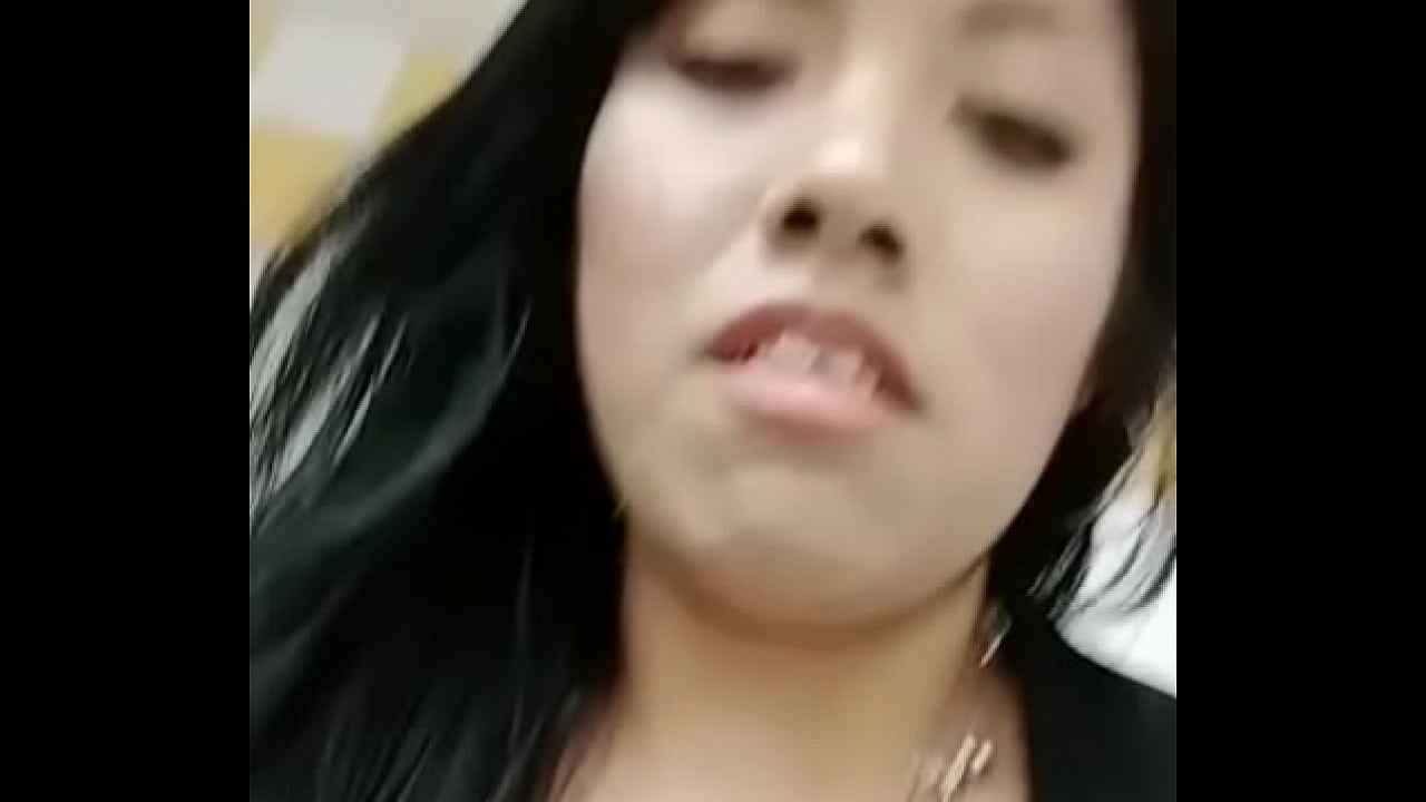 Gerent de waldos se masturbar en su ba&ntilde;o