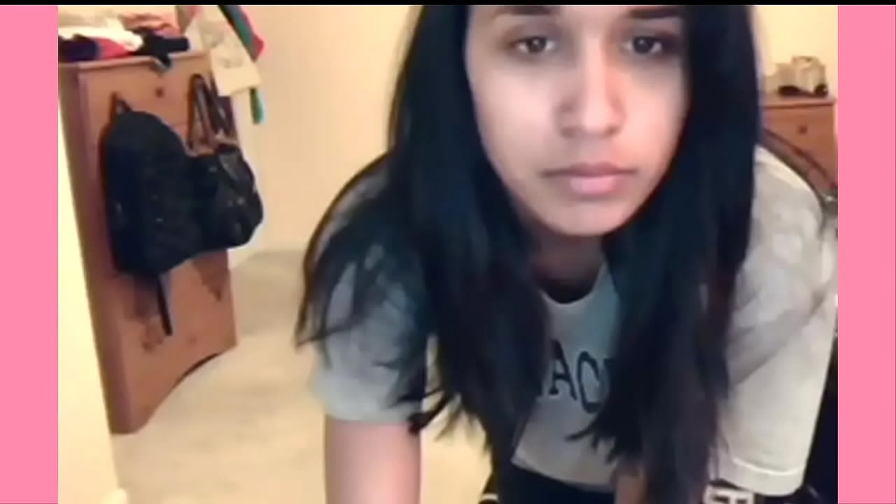 QUITANDOSE LA ROPA FRENTE AL WEBCAM