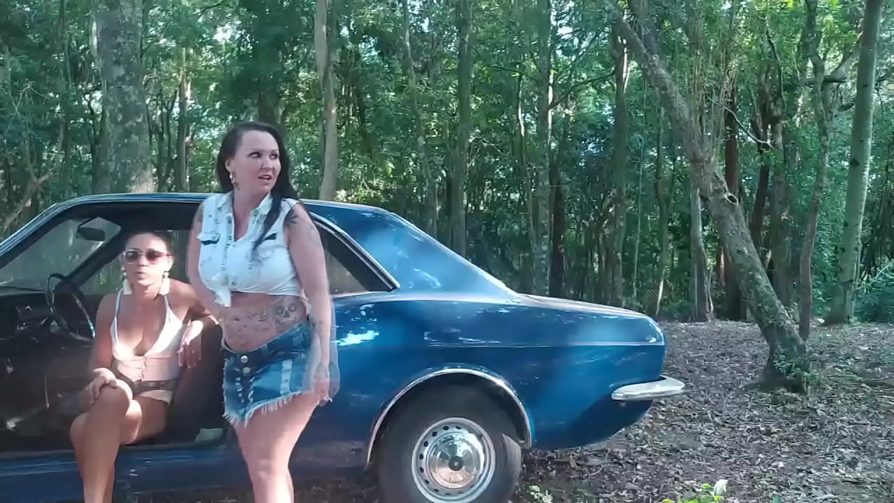 Negro sarado comeu ela na rua