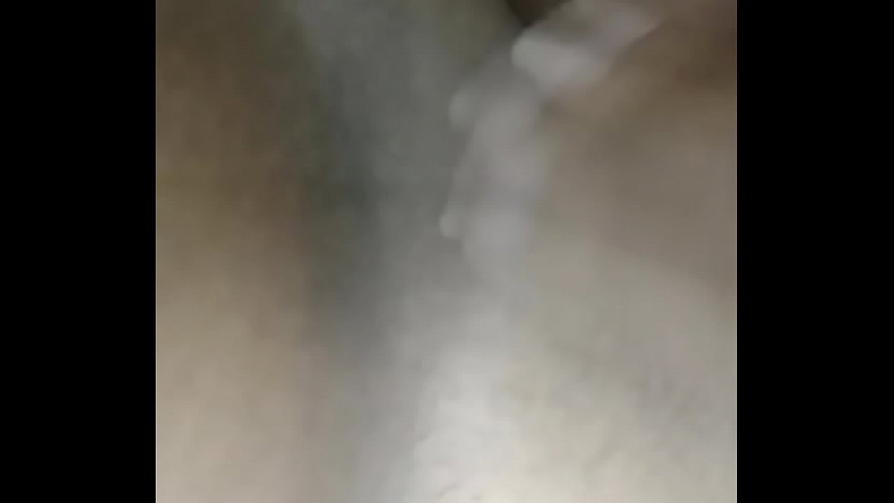 Minha puta tica siririca pra mim. Doida pra sentir minha rola entrando.