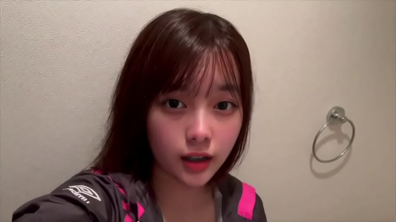 家に誰もいない内に透明の極太ディルドでイキまくりました...