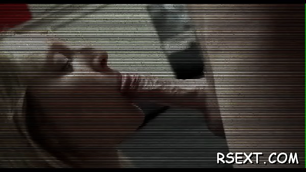 Hot chick's bald cunt banged