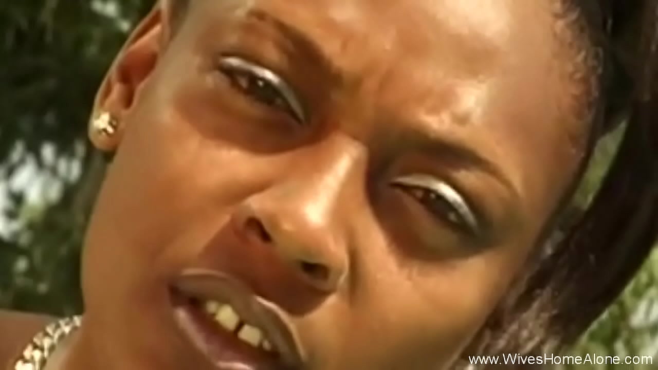 Ebony Housewife Masturbates By The Pool