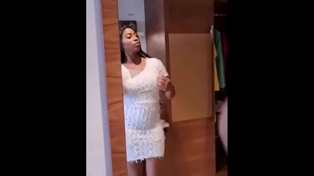 Diana twerking for Bahati