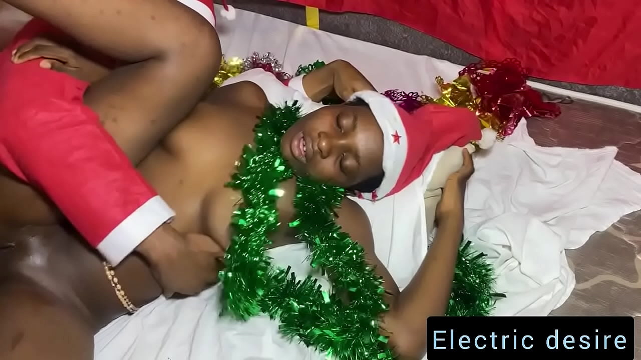 Big cock Santa gift creampie Ebony baddie few hours before Xmas