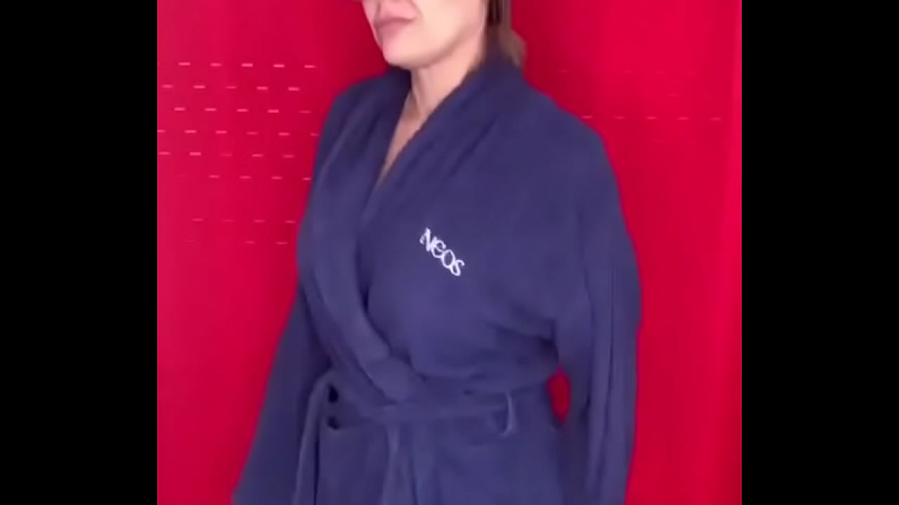 Coroa Deliciosa Peituda gravando tiktok