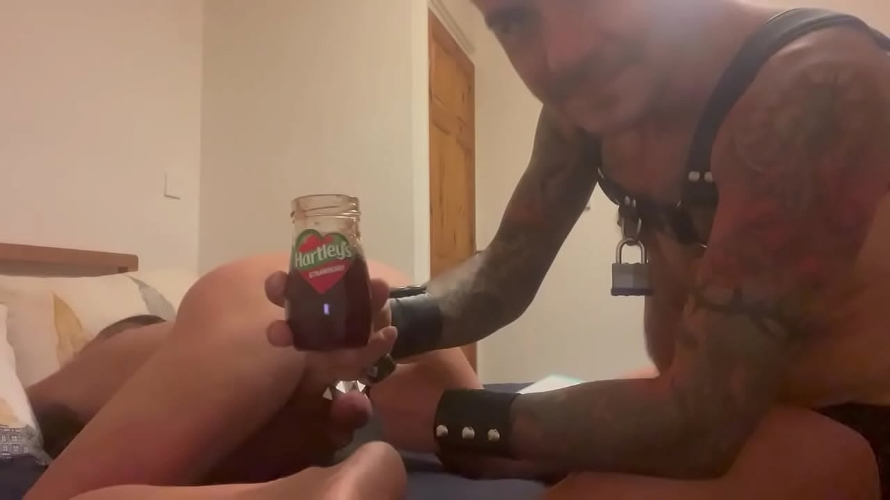 Sticky ass with food