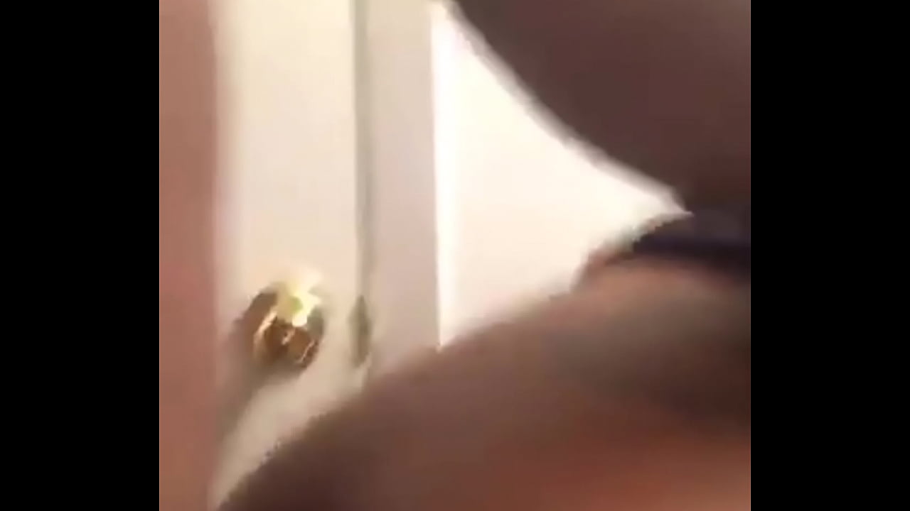 RATCHET BATHROOM FUCK ON PERISCOPE