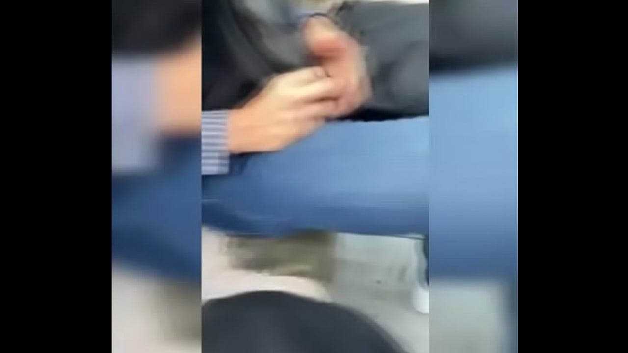 CHICA Latina le OFRECE DINERO a CHAVO por SEXO en P&Uacute;BLICO y Esto Pas&oacute;! Parte #1