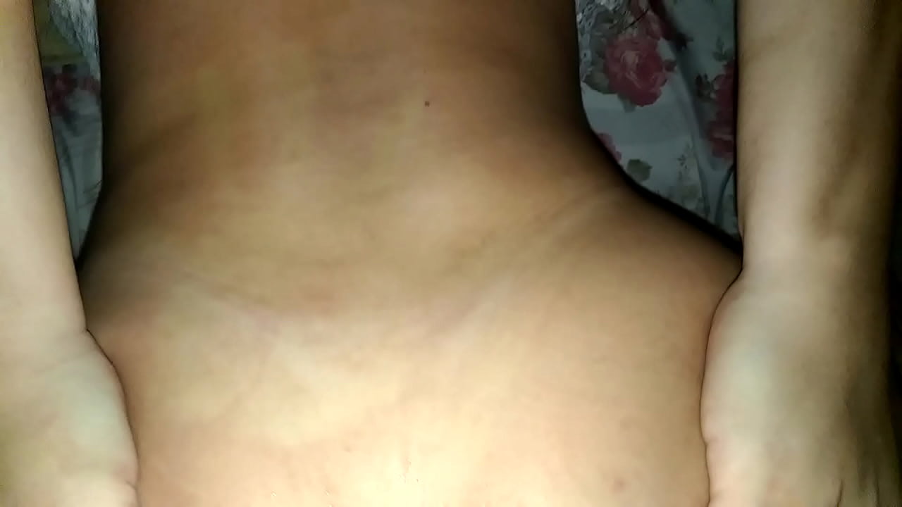 Crossdresser oriental de quatro 2