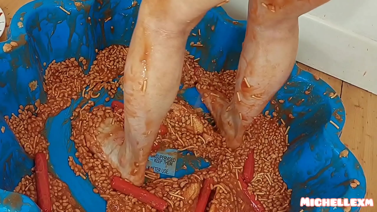 milf feet in beans foot toes toe sucking sole soles