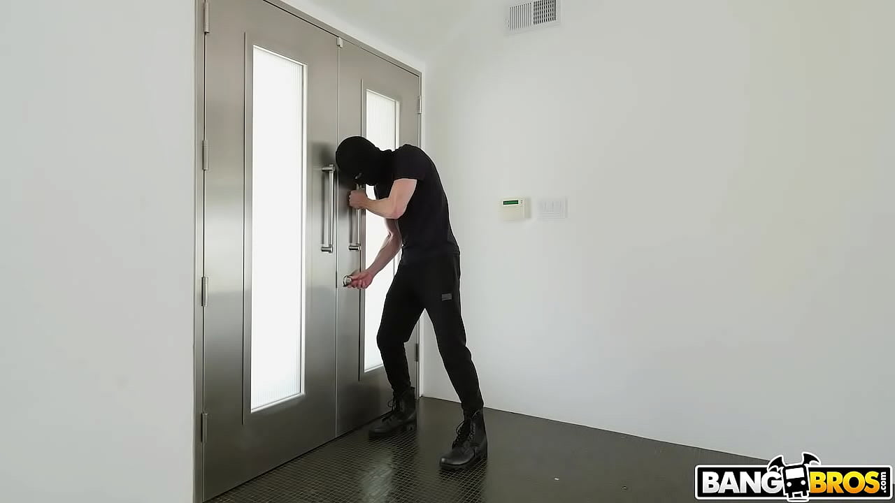 Kendra Lust Takes Control of The Thief