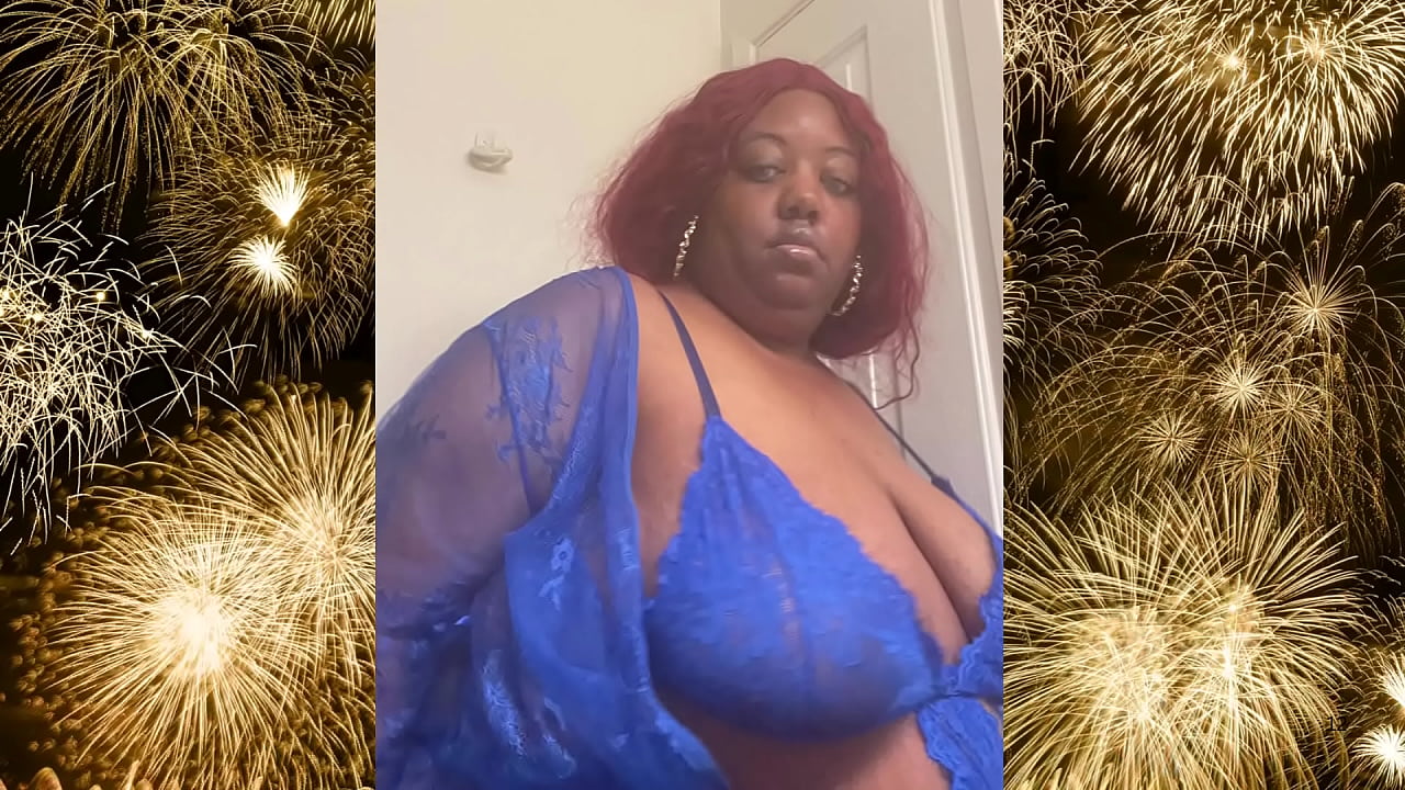 Holiday Wishes To All You Guys Watch My Ass Clapping And Big Luscious Ass Bouncing For You Daddy...