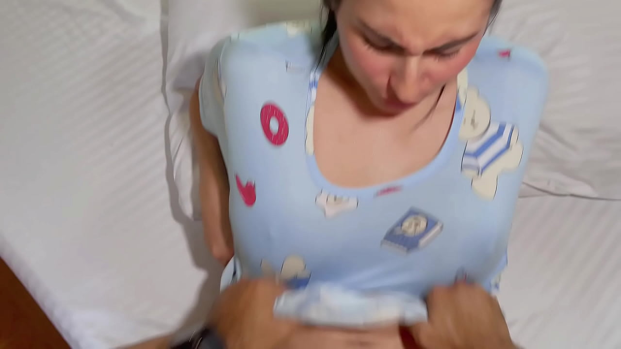 me culeo a mi compa&ntilde;era de cuarto