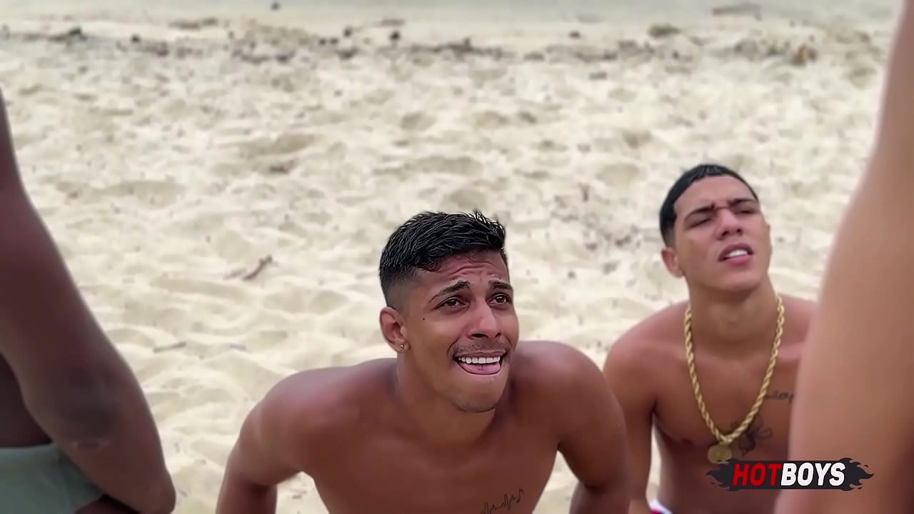 SONHEI QUE ESTAVA EM UMA PRAIA DESERTA COM V&Aacute;RIOS MACHOS