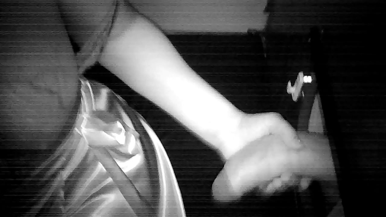 me masturbando na festa dentro da cabine