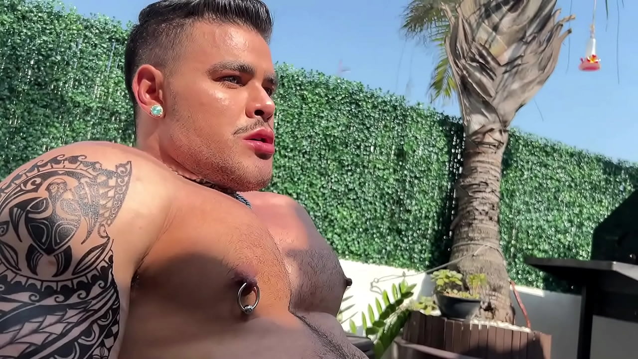 TOMANDO BANHO DE BANHEIRA COM O RICO MARLON E TERMINEI SENDO ENRRABADO POR ELE.