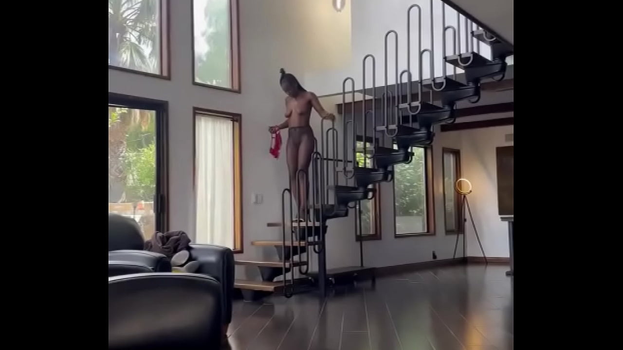 Dark Chocolate Almost Ate It Off The Stairs With Her Shirt Off #titties #ebony #Tall #Runway #Modelvibes #Highheels #Ke ...